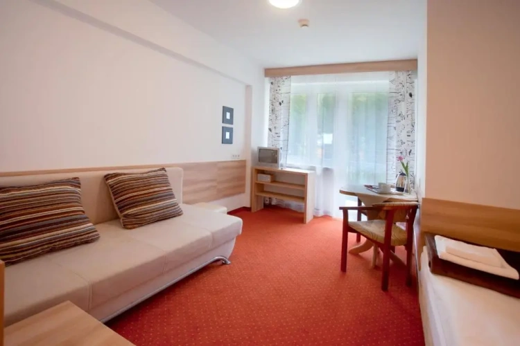 Standard Twin room with balcony