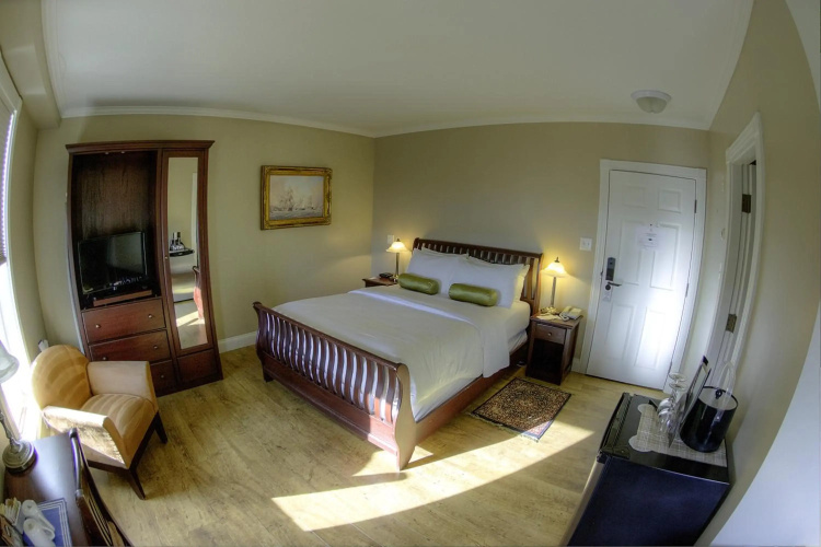 Lunenburg Arms Hotel and Spa