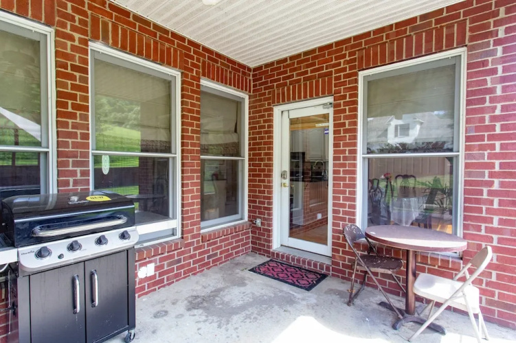 1369 Brentwood Pear - studio Br Apts