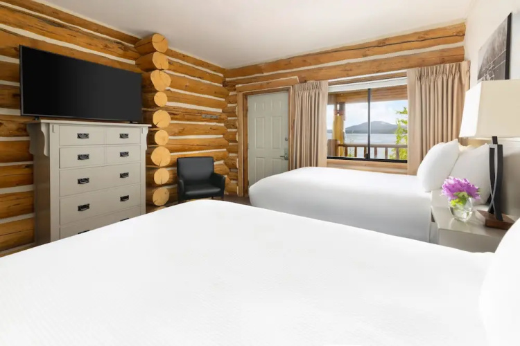 Salmon Falls Resort