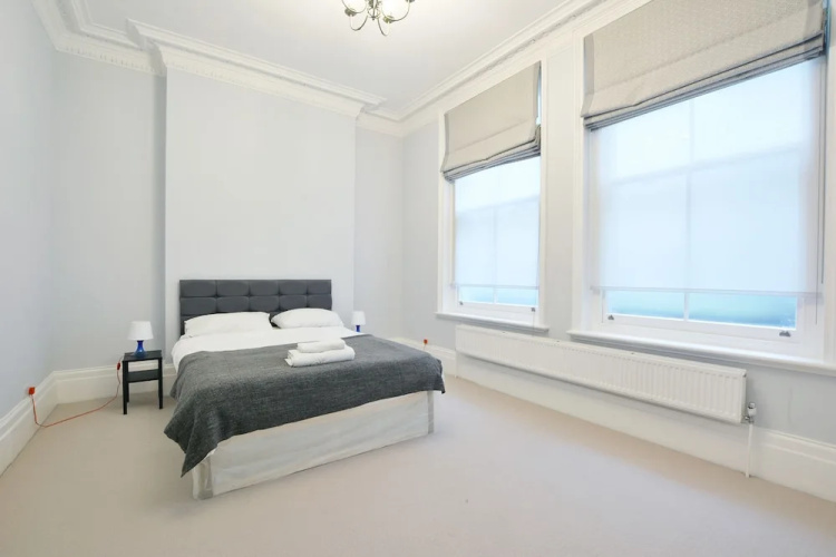 The Knightsbridge Apartment