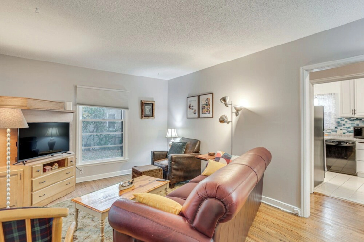 7 Mi to Downtown Minneapolis: Home w/ Fire Pit!