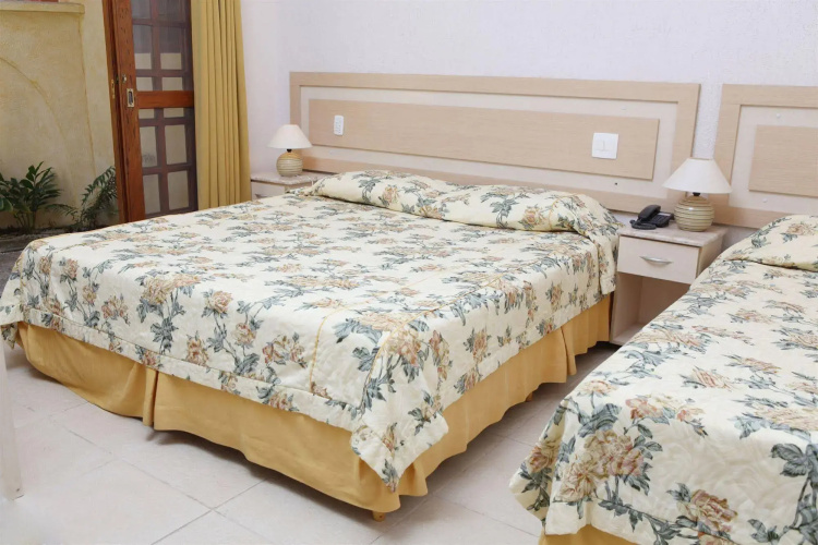 Beach Hotel Cambury