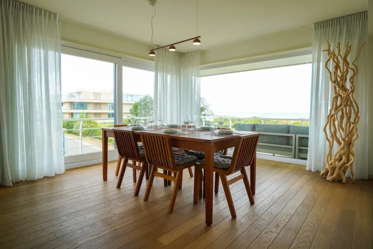Spacious Apartment With Sea Views
