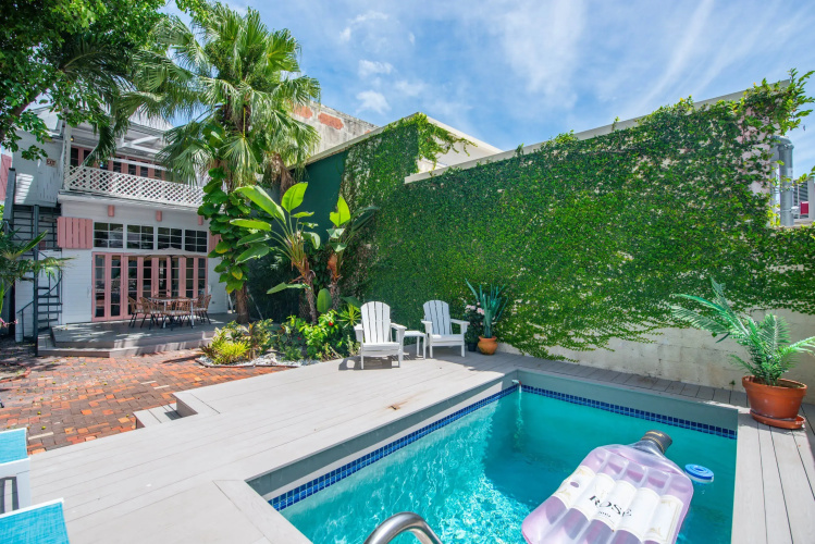 New Rose Petal Petite Suite - Pool Parking