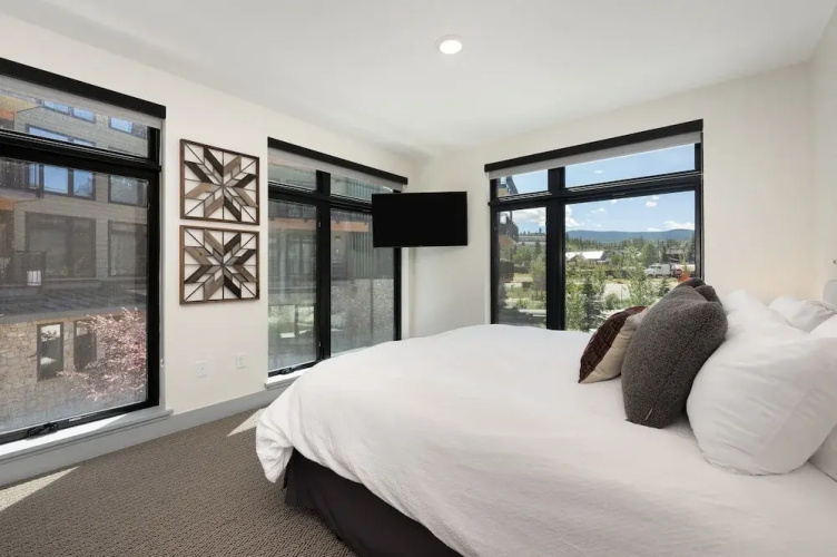 Timber Fox 1208 3 Bedroom Apts by RedAwning