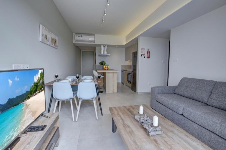 2 Bedrooms Apartment