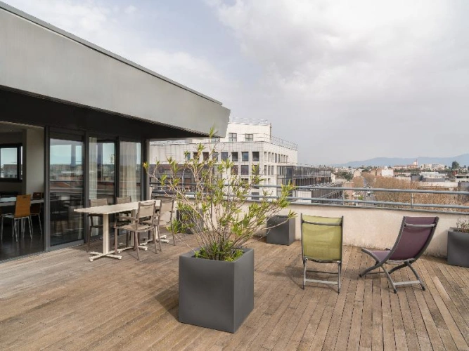 2 Bedrooms Apartment