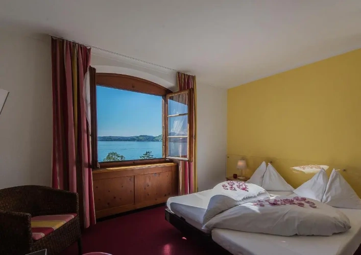 Standard Double room with lake view