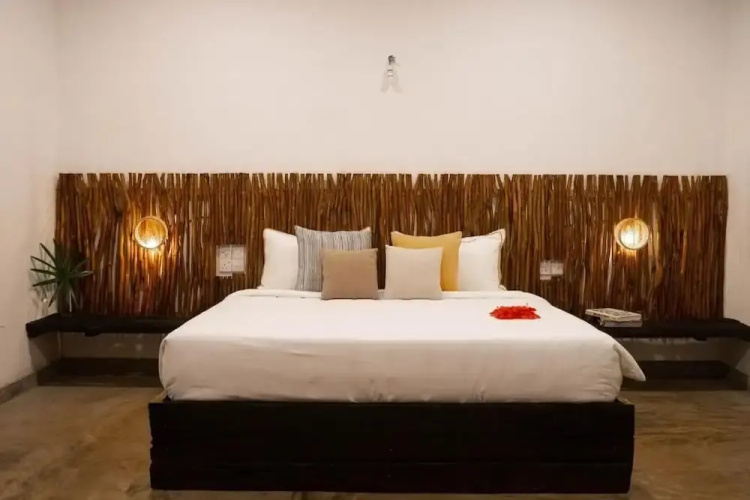 Banana Bunks Mirissa
