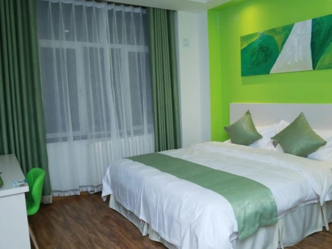 Shell Chengde Longhua County Xingzhou Road Hotel