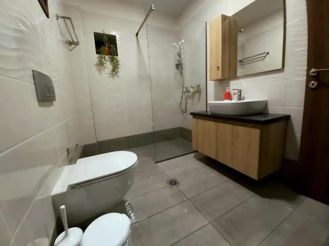 3 Bedrooms Apartment