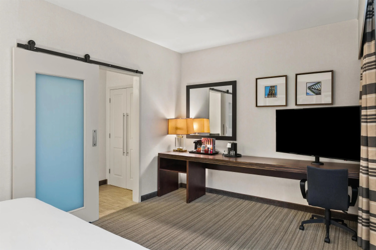 Sonesta Hotel Baltimore Inner Harbor