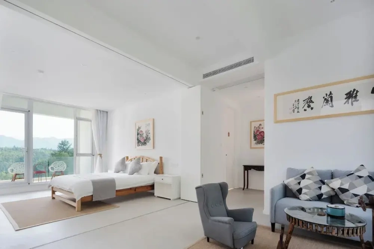 Grand Triple room with land view