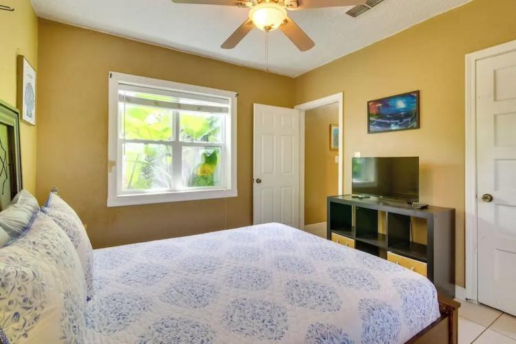 Deck, Fire Pit & Grill: Port Isabel Home!