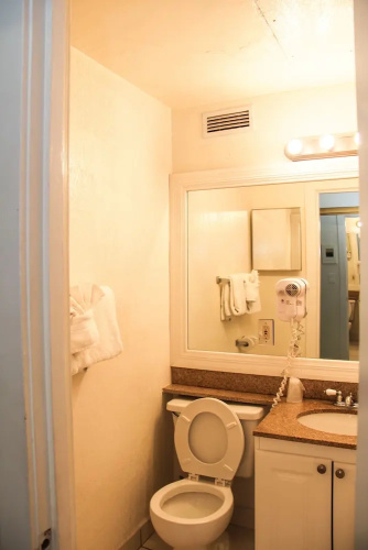 Hollywood Beach Resort- Stylish Large Studio