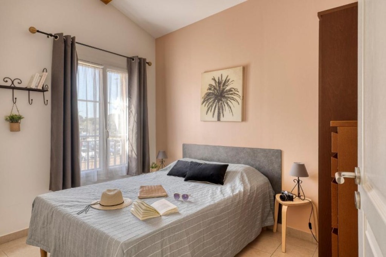 1 Bedroom Attic Apartment