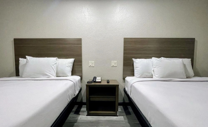Days Inn By Wyndham Bloomington