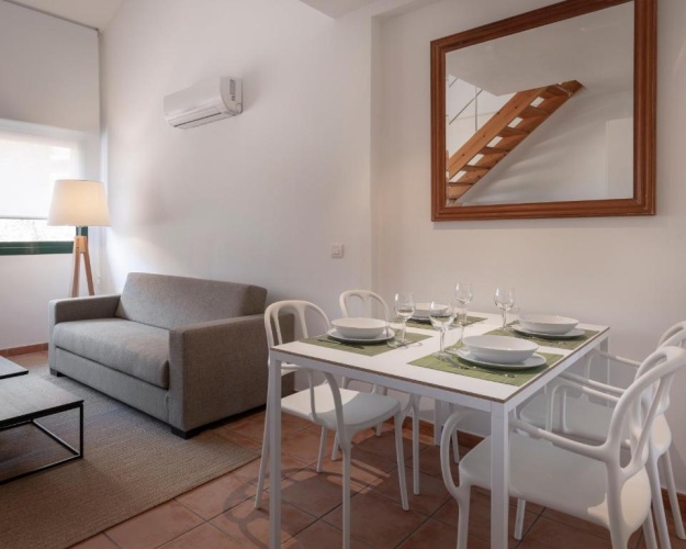 2 Bedrooms Apartment