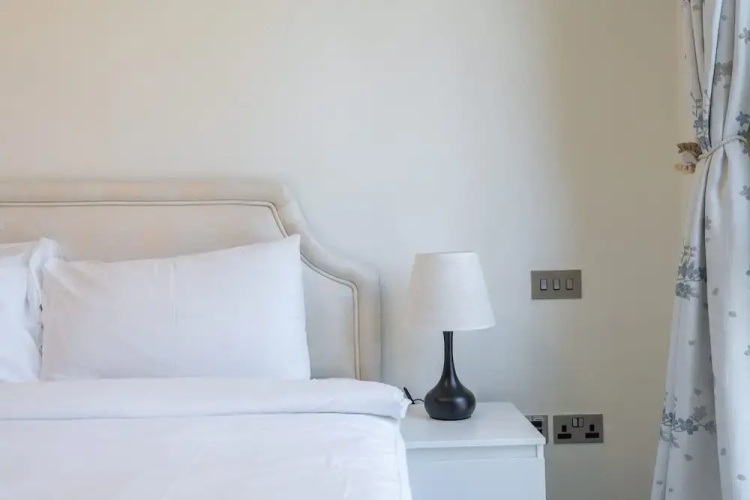 Magnificent 1 BR Apt Situated on a Prime Location