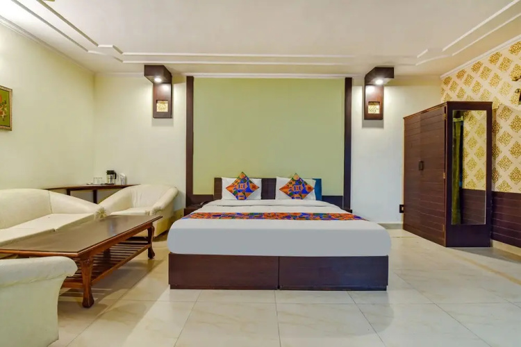 Fabhotel Prime Surpin Palace