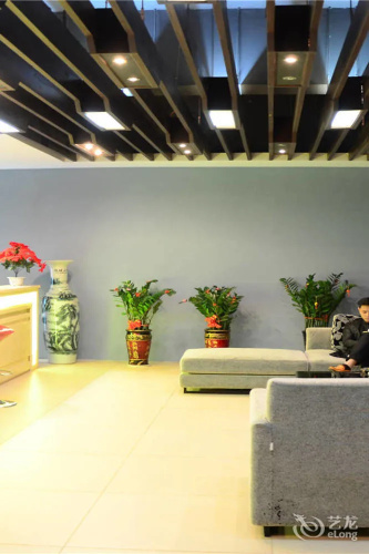Xinyang Tianyi Express Hotel