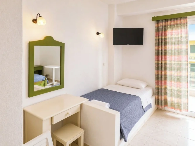 Standard Triple room with balcony