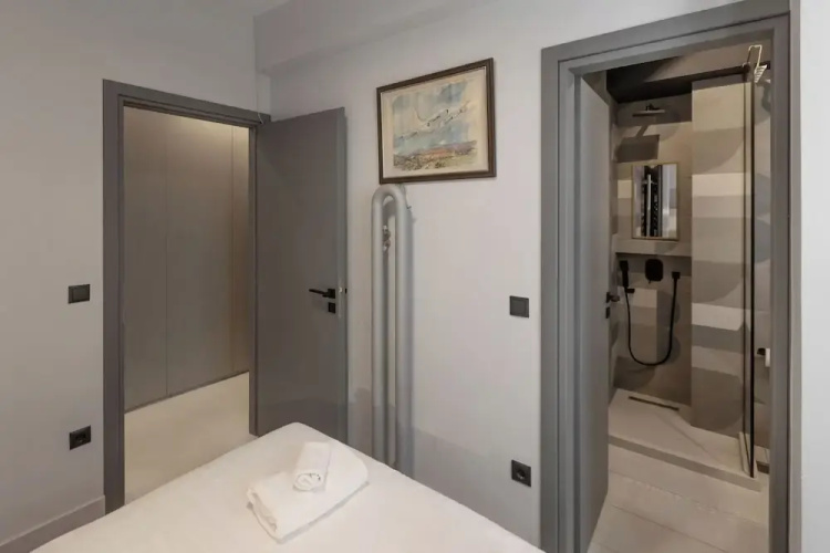 Well-designed apartment by the Acropolis