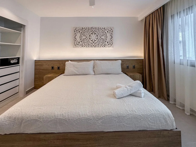 Gorgeous 2 BR Luxury Apartment