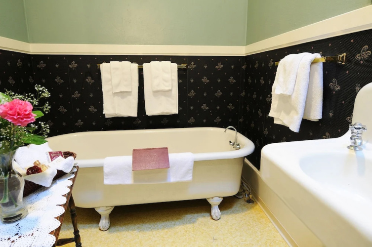 Columbia Hotel