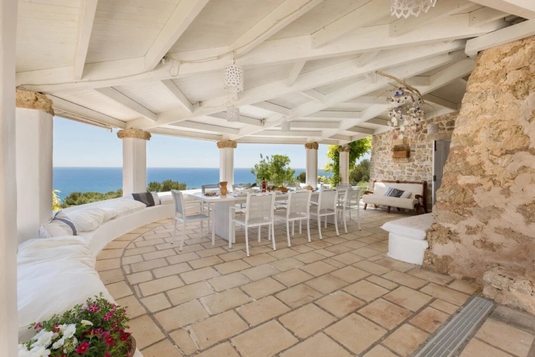 4 Bedrooms Villa