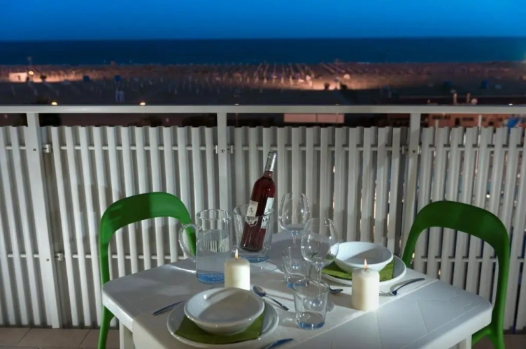 2 Bedrooms Apartment with sea view