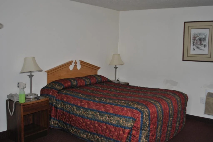 Turnpike Motel