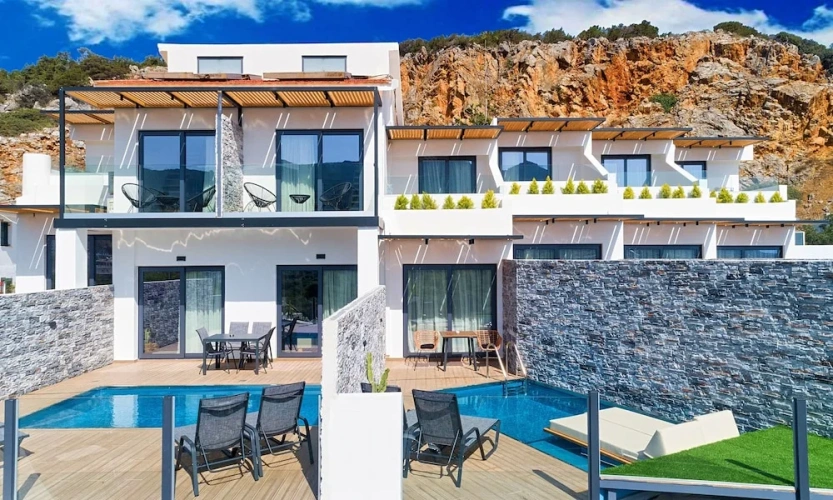 1 Bedroom Deluxe Suite with mountain view