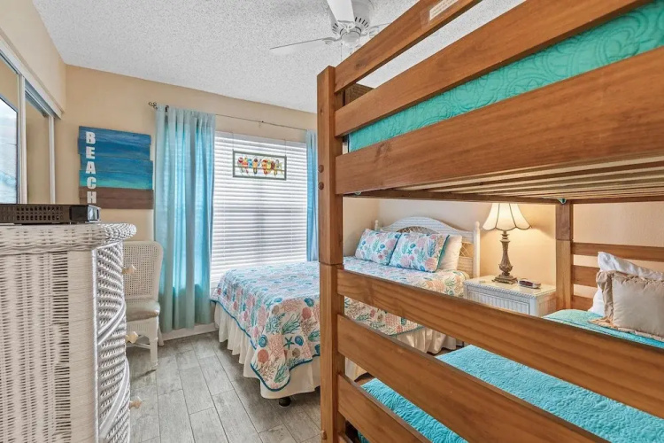 Colony Beach Club 220