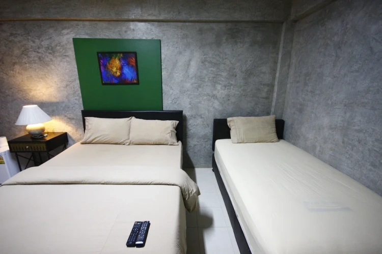 Standard Triple room