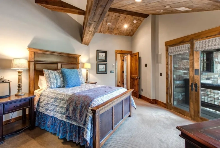 4 Bedrooms Standard Basement room