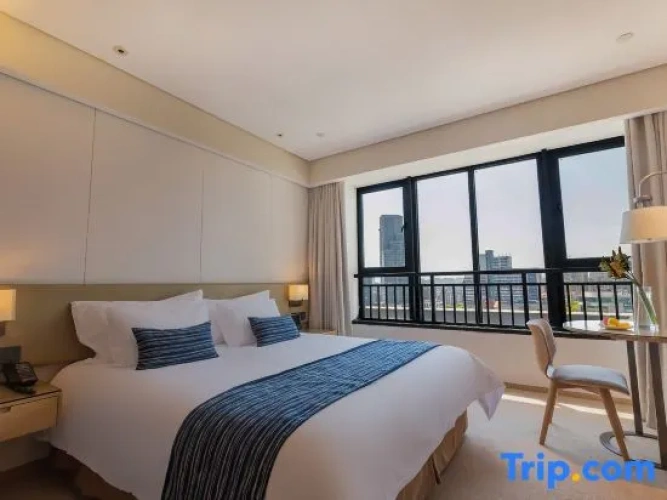 Standard Double room with city view