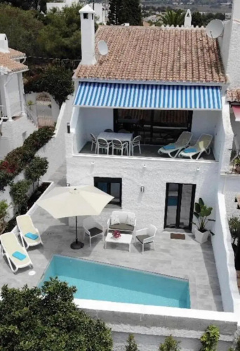 Wonderful house just above the Sea