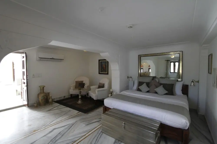 Standard Double room with view