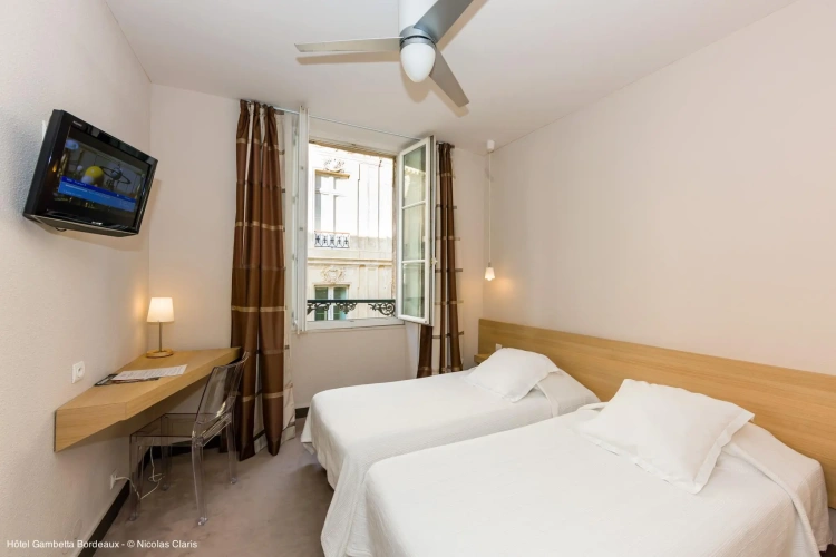 Standard Twin room with city view