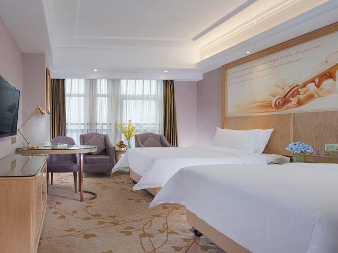 Standard Twin room with lake view