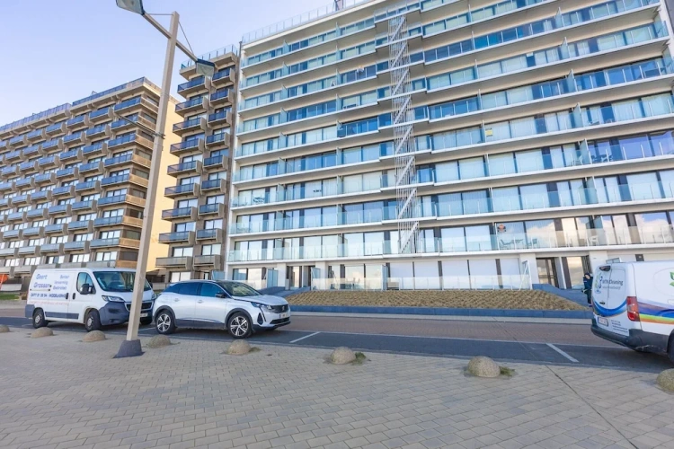 Flat With Frontal sea Views and Parking