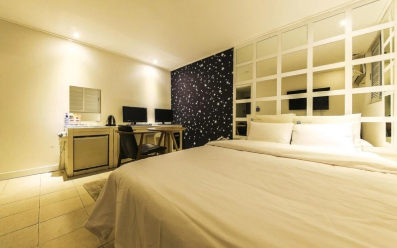 Reem Hotel