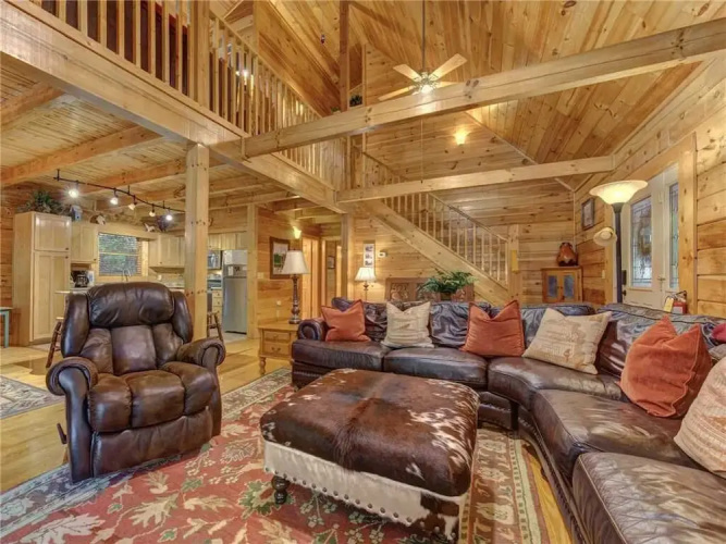 Mountain Haven 3 Bedroom Home with Hot Tub
