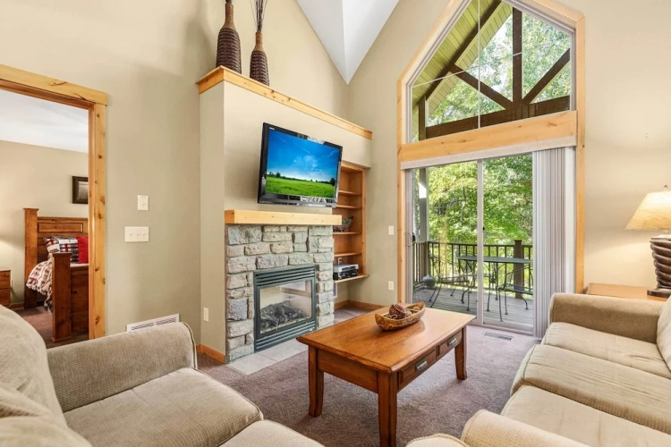 3 Bedrooms Apartment