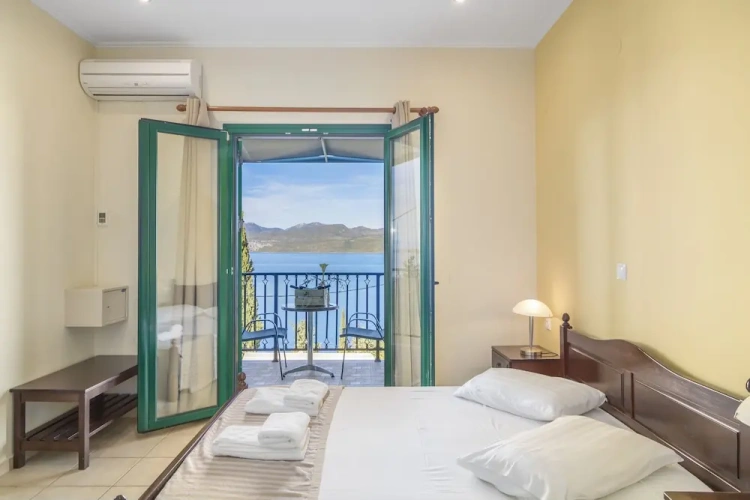 Superior room with balcony and with sea view