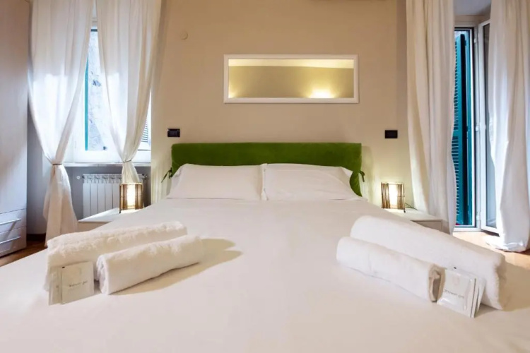 Magenta Luxury Crociferi 3