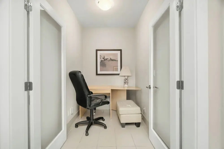 Harmony Haven 2BR Lakefront Suite