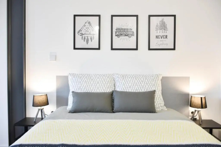 Comfortable&Central w/balcony-9 min walk Trindade